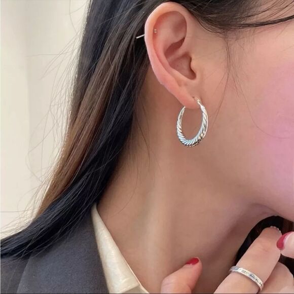 #2 NEW Silver Antiqued Hoop Earrings - Picture 2 of 5